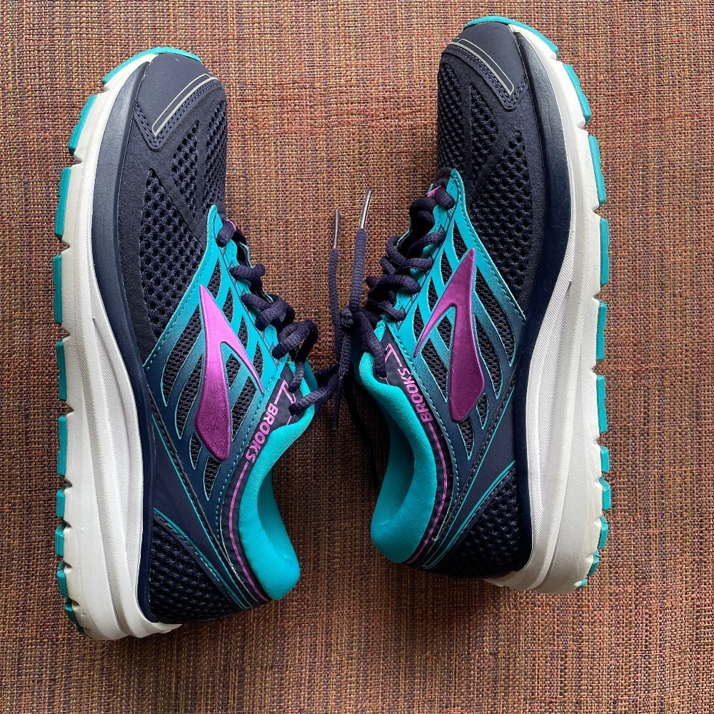Brooks Addiction Running Sneakers with Box